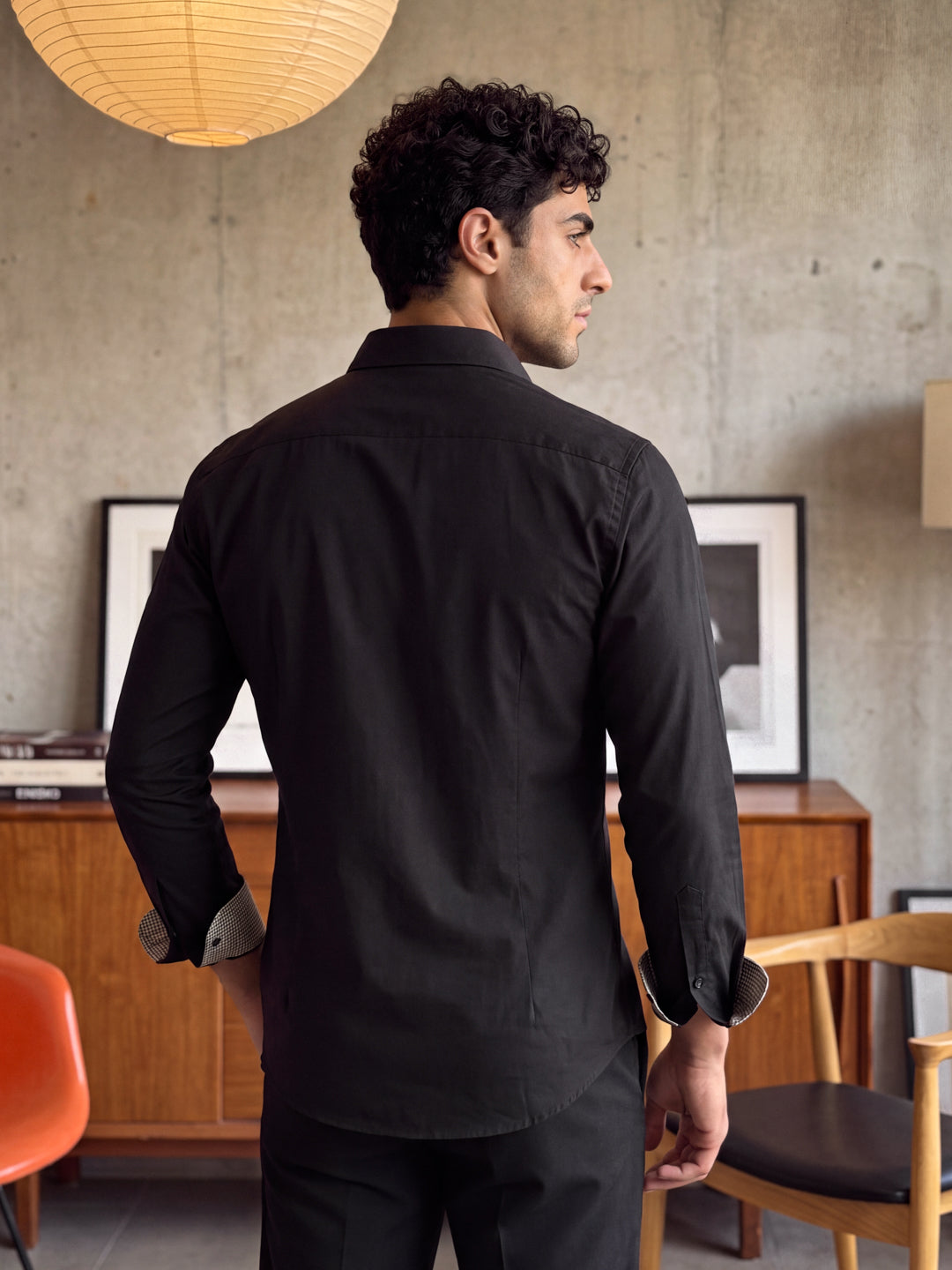 Black hounds shirt